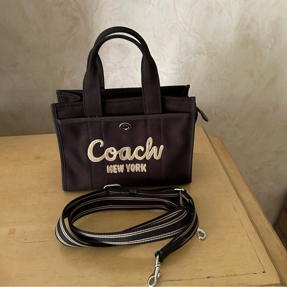 Coach cargo tote black canvas with gold script
Embroidery -CP164 cargo tote 26 - Picture 8 of 8